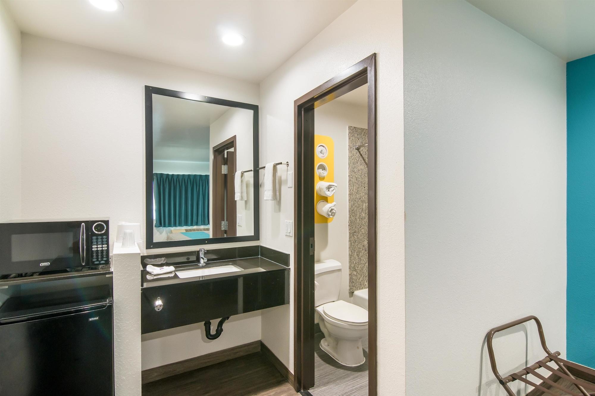 Hotel 6-south El Monte, Ca - Angeles