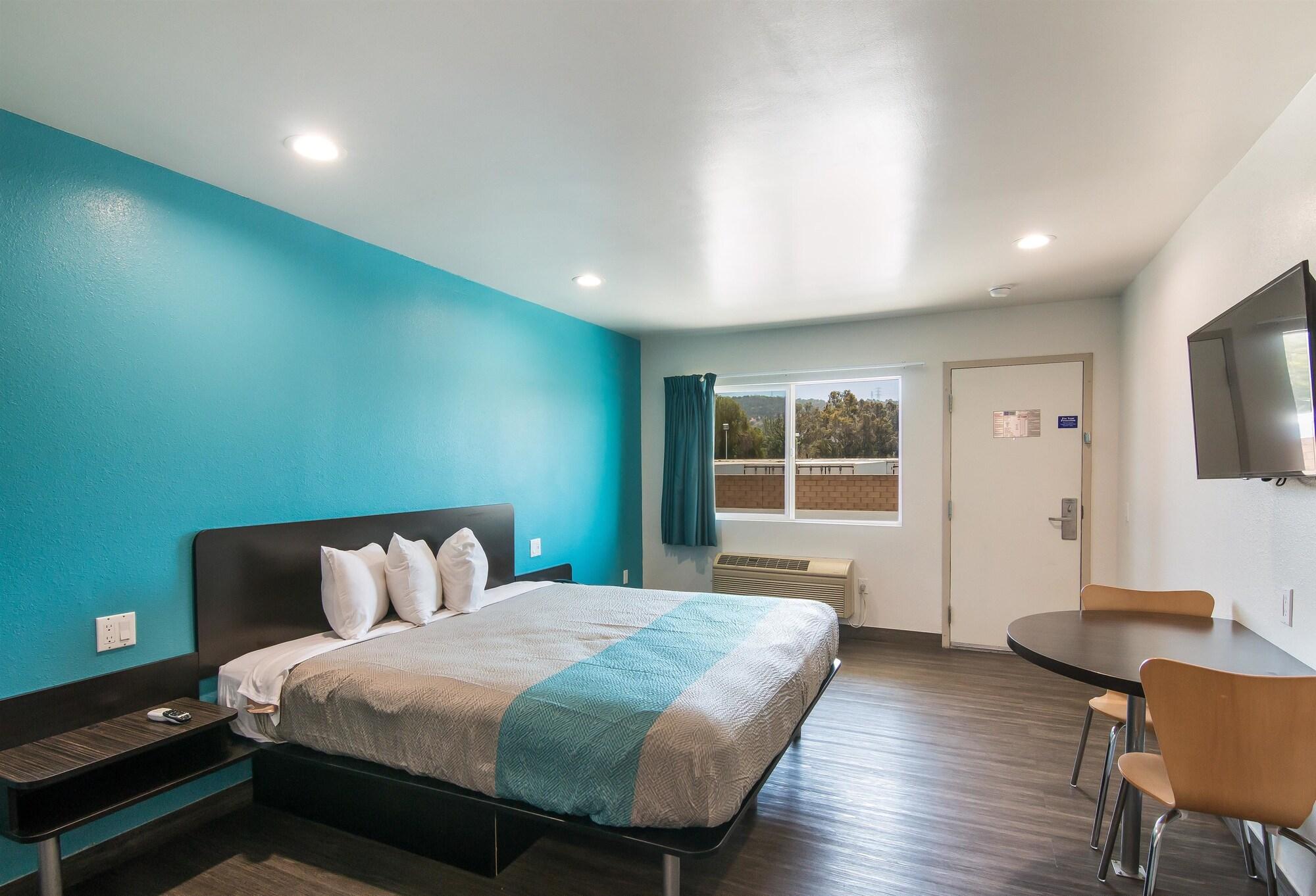 Hotel 6-south El Monte, Ca - Angeles