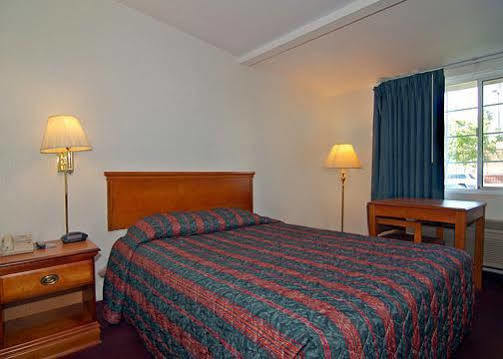 Hotel 6-south El Monte, Ca - Angeles